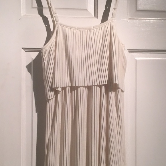 Cute cream colored summer dress - Picture 3 of 3